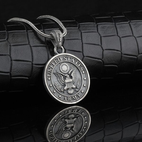 the us army necklace is a product of high class craftsmanship and intricate designing. it's solid structure makes it a perfect piece to use as an everyday jewelry to elevate your style. espada silver