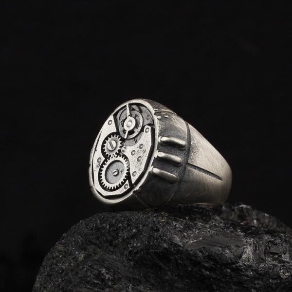 the steampunk ring is a product of high class craftsmanship and intricate designing. it's solid structure makes it a perfect piece to use as an everyday jewelry to elevate your style. this exceptional ring is made to last and worthy of passing onto next generations. espada silver