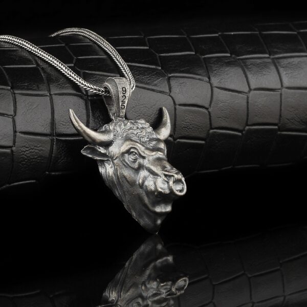 the bull head necklace is a product of high class craftsmanship and intricate designing. it's a perfect piece to use as an everyday jewelry to elevate your style. espada silver