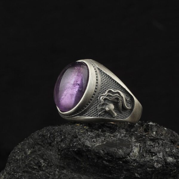 the horse ring is a product of high class craftsmanship and intricate designing. it's solid structure makes it a perfect piece to use as an everyday jewelry to elevate your style. espada silver