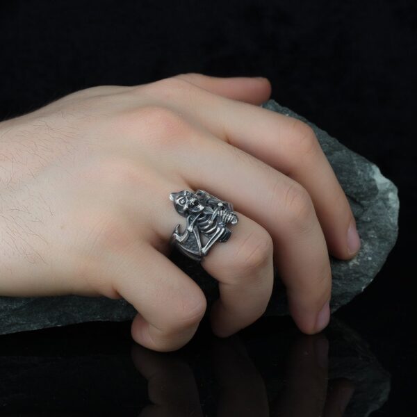 the bat skull ring is a product of high class craftsmanship and intricate designing. it's solid structure makes it a perfect piece to use as an everyday jewelry to elevate your style. espada silver