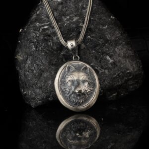 The Wolf Medallion Silver 925 is a product of high class craftsmanship and intricate designing. It's solid structure makes it a perfect piece to use as an everyday jewelry to elevate your style.