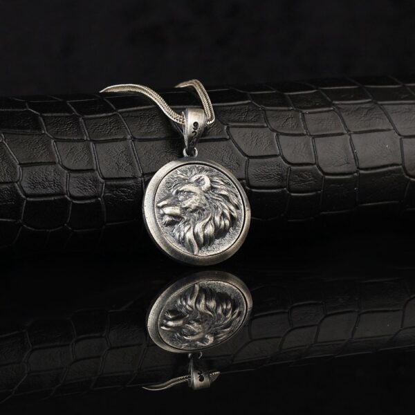 the lion head medallion necklace is a product of high class craftsmanship and intricate designing. it's solid structure makes it a perfect piece to use as an everyday jewelry to elevate your style. espada silver