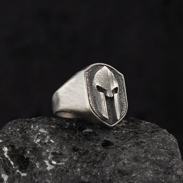 the spartan helmet ring sterling silver is a product of high class craftsmanship and intricate designing. it's solid structure makes it a perfect piece to use as an everyday jewelry to elevate your style. espada silver
