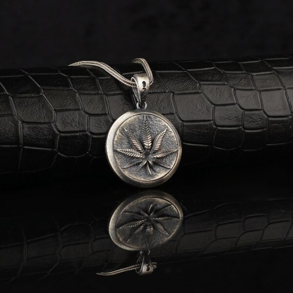 the weed medallion necklace is a product of high class craftsmanship and intricate designing. it's solid structure makes it a perfect piece to use as an everyday jewelry to elevate your style. espada silver