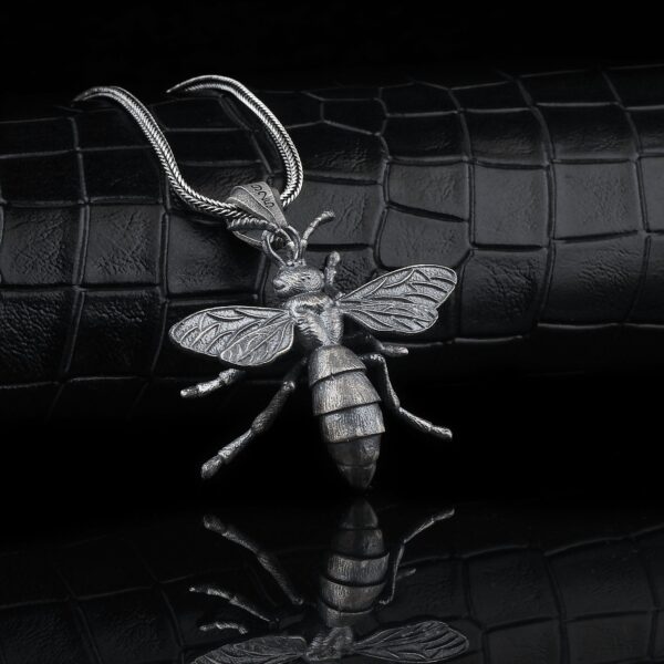 the bee necklace sterling silver is a product of high class craftsmanship and intricate designing. it's solid structure makes it a perfect piece to use as an everyday jewelry to elevate your style. espada silver