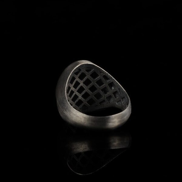 the black panther ring is a product of high class craftsmanship and intricate designing. it's solid structure makes it a perfect piece to use as an everyday jewelry to elevate your style. espada silver