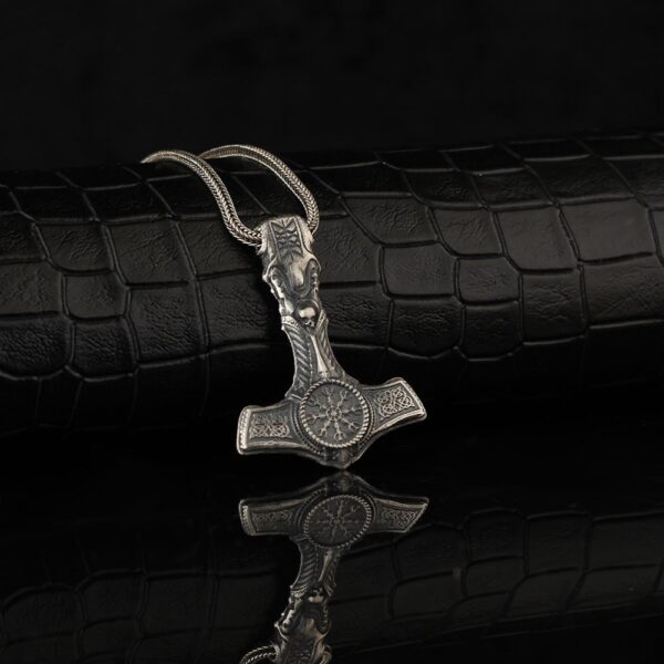 the thor hammer necklace is a product of high class craftsmanship and intricate designing. it's solid structure makes it a perfect piece to use as an everyday jewelry to elevate your style. espada silver