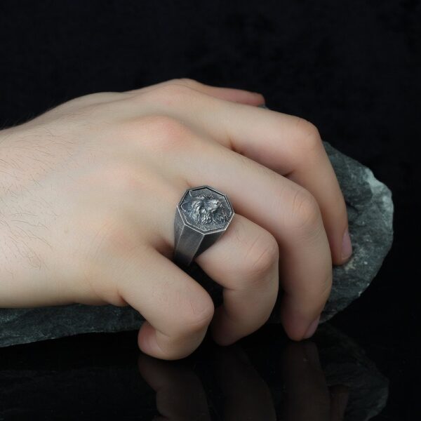 the wolf signet ring is a product of high class craftsmanship and intricate designing. it's solid structure makes it a perfect piece to use as an everyday jewelry to elevate your style. espada silver