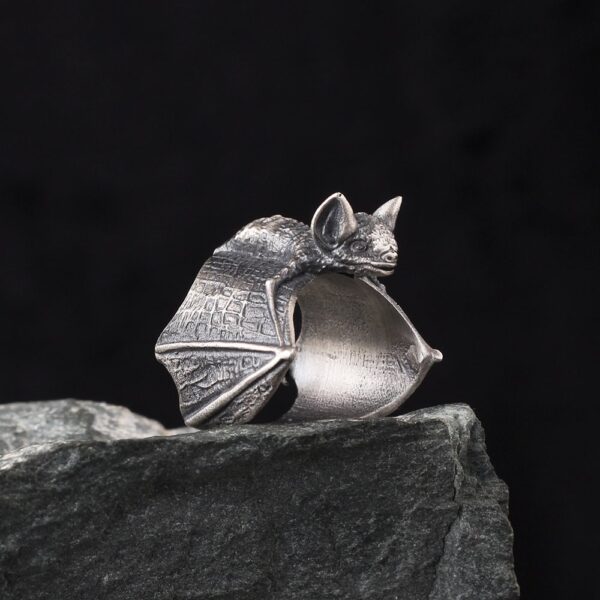 the silver bat ring is a product of high class craftsmanship and intricate designing. it's solid structure makes it a perfect piece to use as an everyday jewelry to elevate your style. espada silver