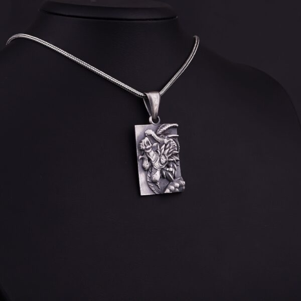the super saiyan necklace is inspired from the charachter of goku in dragonball z anime. it is a high quality jewelary product with exquisite design and a solid structure perfect for wearing on daily basis for every dragonball z fan. espada silver