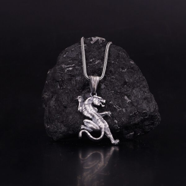 white tiger necklace is a sterling silver jewelry. white tiger known in chinese as baihu represents power and army.