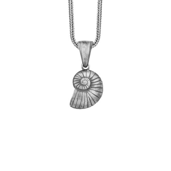 the silver snail shell necklace is a product of high class craftsmanship and intricate designing. it's solid structure makes it a perfect piece to use as an everyday jewelry to elevate your style. espada silver