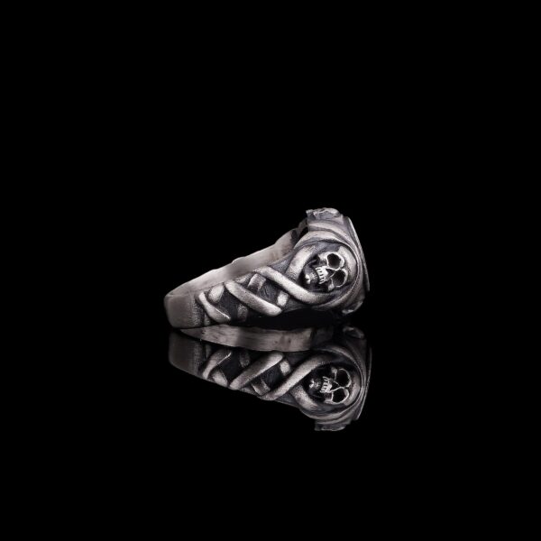 the jack sparrow silver ring is a product of high class craftsmanship and intricate designing. it's solid structure makes it a perfect piece to use as an everyday jewelry to elevate your style. espada silver