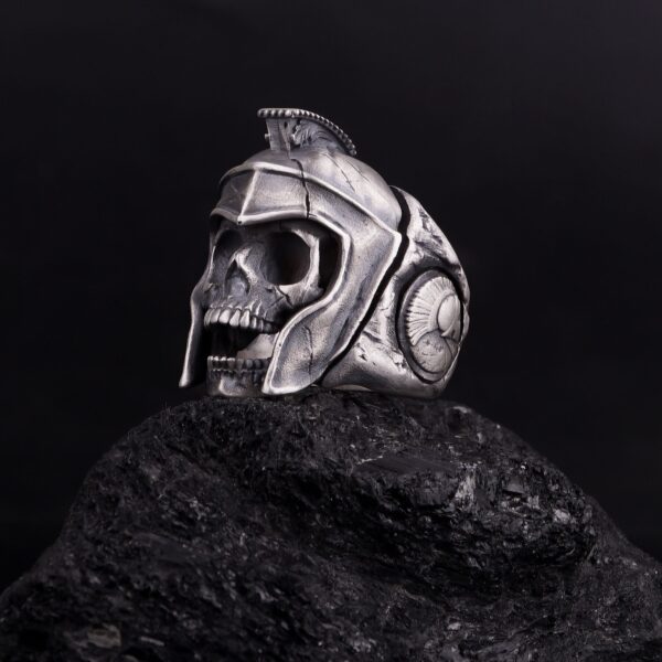 the 925k silver roman soldier ring is a product of high class craftsmanship and intricate designing. it's solid structure makes it a perfect piece to use as an everyday jewelry to elevate your style. espada silver