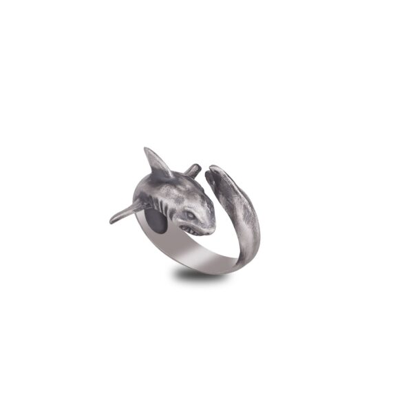 the shark ring is a product of high class craftsmanship and intricate designing. it's solid structure makes it a perfect piece to use as an everyday jewelry to elevate your style. espada silver