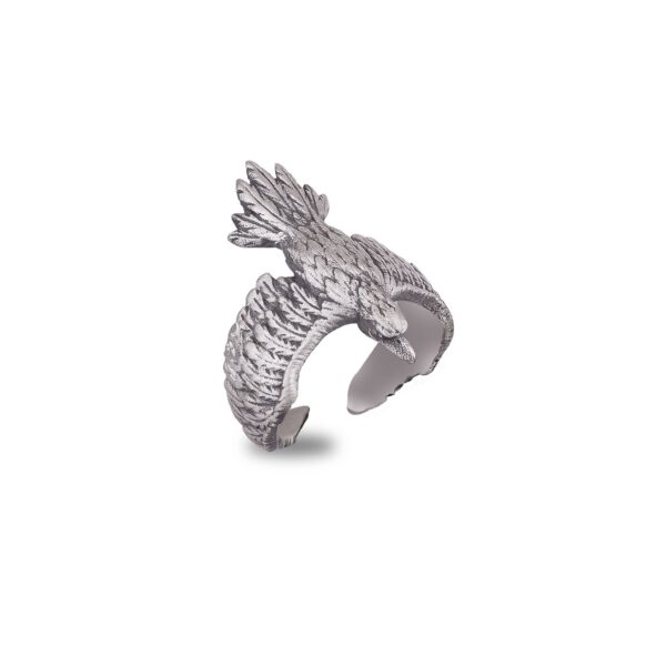 the the crow ring sterling silver is a product of high class craftsmanship and intricate designing. it's solid structure makes it a perfect piece to use as an everyday jewelry to elevate your style. espada silver