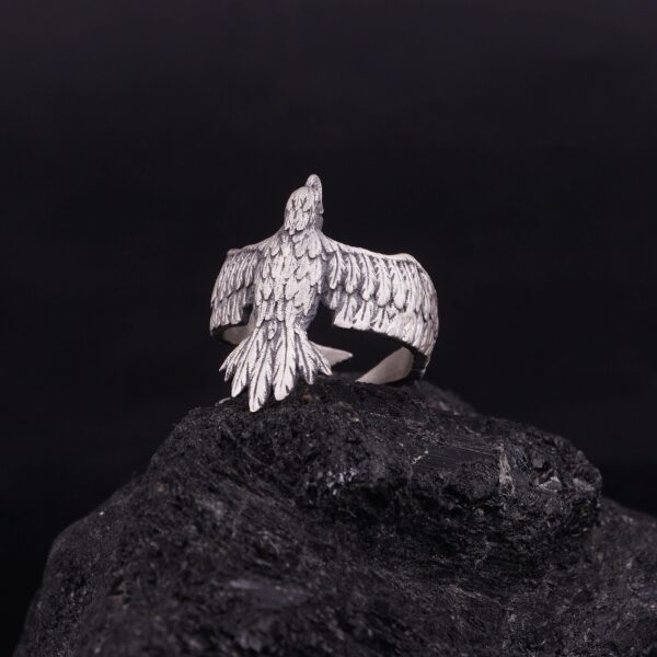 the the crow ring sterling silver is a product of high class craftsmanship and intricate designing. it's solid structure makes it a perfect piece to use as an everyday jewelry to elevate your style.