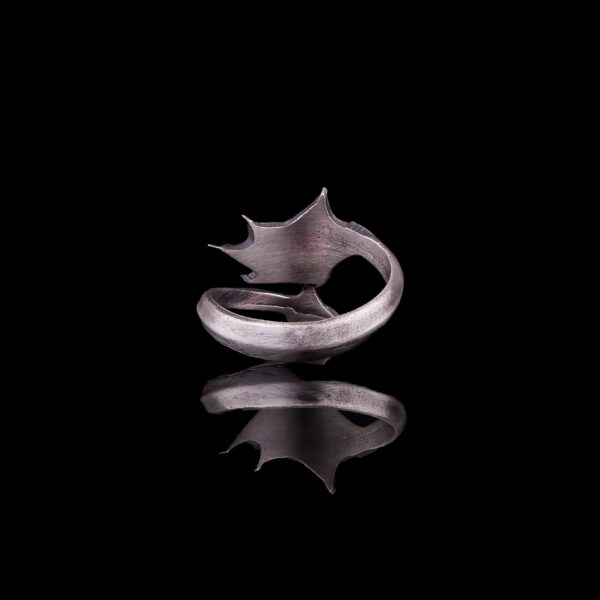 the dragon wing ring is a product of high class craftsmanship and intricate designing. it's solid structure makes it a perfect piece to use as an everyday jewelry to elevate your style. espada silver