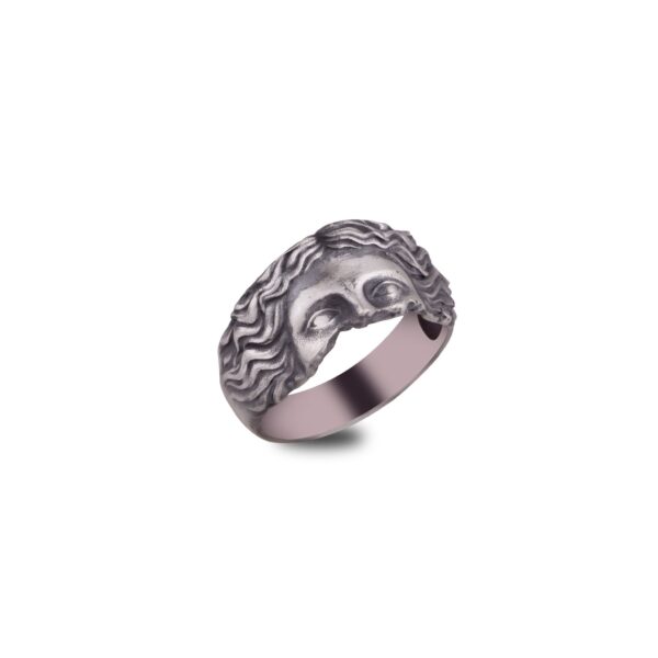 the venus de milo eyes ring is a product of high class craftsmanship and intricate designing. it's solid structure makes it a perfect piece to use as an everyday jewelry to elevate your style. espada silver