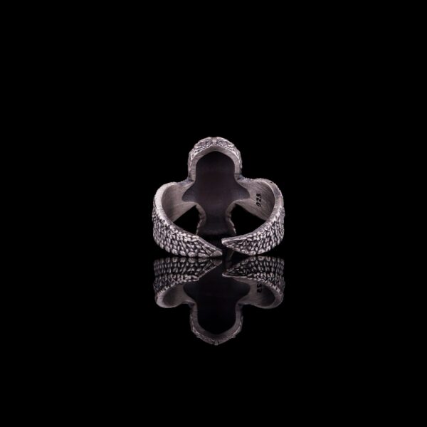 the silver wrap around owl ring is a product of high class craftsmanship and intricate designing. it's solid structure makes it a perfect piece to use as an everyday jewelry to elevate your style. espada silver