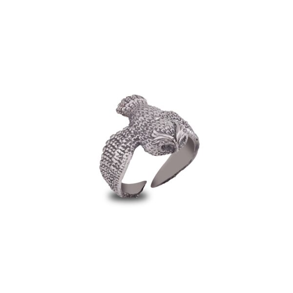 the silver wrap around owl ring is a product of high class craftsmanship and intricate designing. it's solid structure makes it a perfect piece to use as an everyday jewelry to elevate your style. espada silver