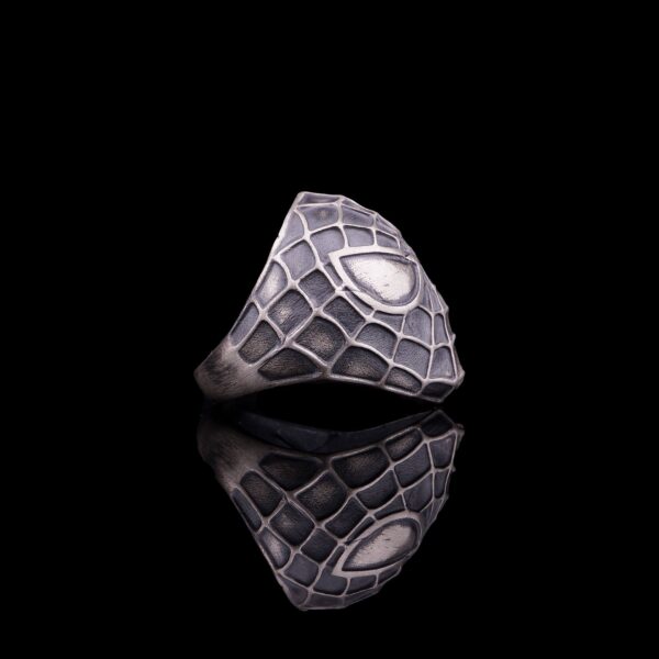 the spiderman silver ring is a product of high class craftsmanship and intricate designing. it's solid structure makes it a perfect piece to use as an everyday jewelry to elevate your style. espada silver
