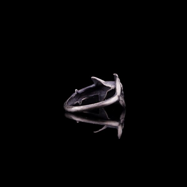 the hammerhead shark ring is a product of high class craftsmanship and intricate designing. it's solid structure makes it a perfect piece to use as an everyday jewelry to elevate your style. espada silver