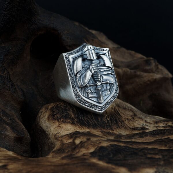 the crusader ring silver is a product of high class craftsmanship and intricate designing. it's solid structure makes it a perfect piece to use as an everyday jewelry to elevate your style. espada silver