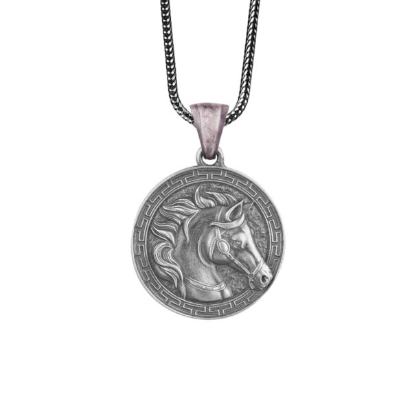 the horse head necklace is a product of high class craftsmanship and intricate designing. it's solid structure makes it a perfect piece to use as an everyday jewelry to elevate your style. espada silver