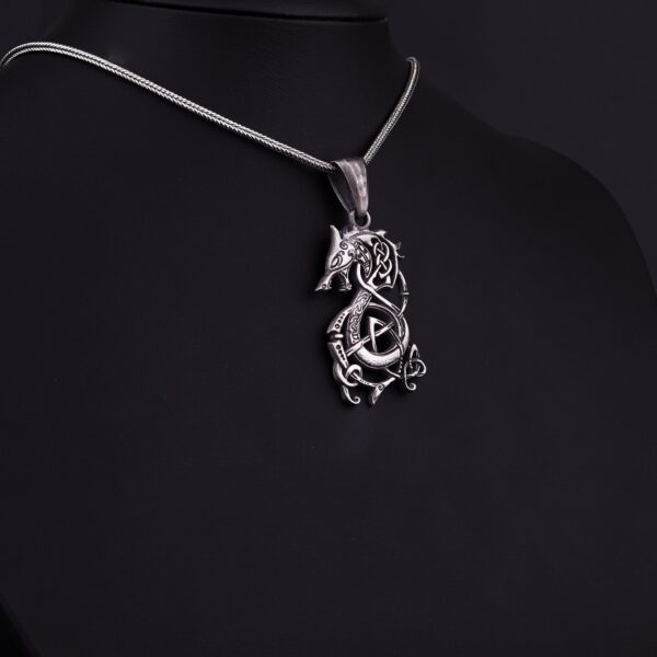 the dragon necklace is a product of high class craftsmanship and intricate designing. it's solid structure makes it a perfect piece to use as an everyday jewelry to elevate your style. espada silver