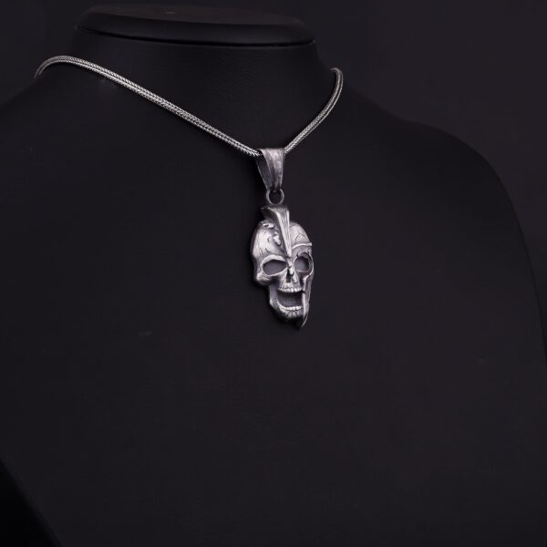 the the warrior skull necklace is a product of high class craftsmanship and intricate designing. it's solid structure makes it a perfect piece to use as an everyday jewelry to elevate your style. espada silver