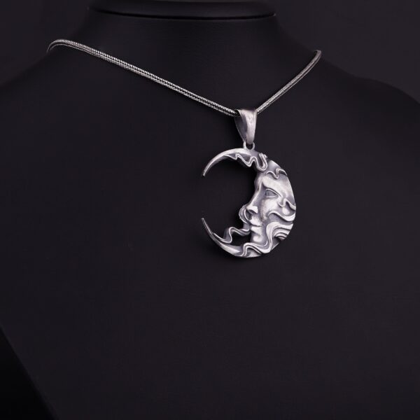 the crescent moon necklace is a product of high class craftsmanship and intricate designing. it's solid structure makes it a perfect piece to use as an everyday jewelry to elevate your style. espada silver