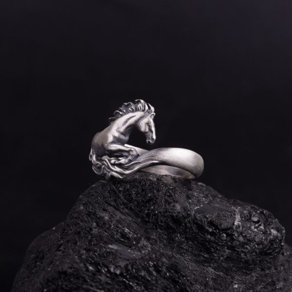 silver-stallion-ring