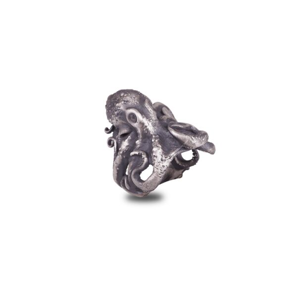 the silver octopus ring is a product of high class craftsmanship and intricate designing. it's solid structure makes it a perfect piece to use as an everyday jewelry to elevate your style. espada silver