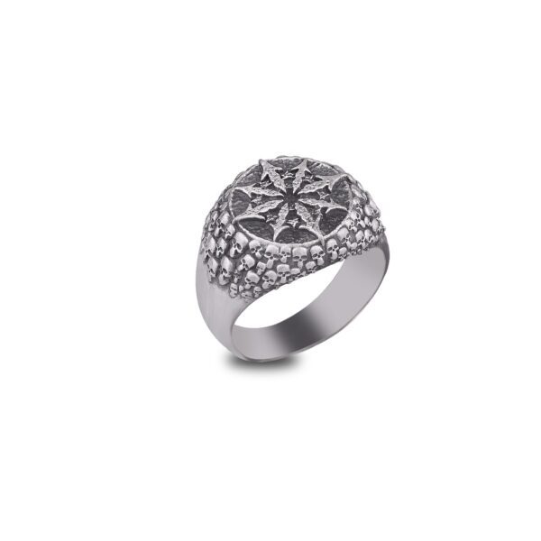 the chaos ring is a product of high class craftsmanship and intricate designing. it's solid structure makes it a perfect piece to use as an everyday jewelry to elevate your style. espada silver