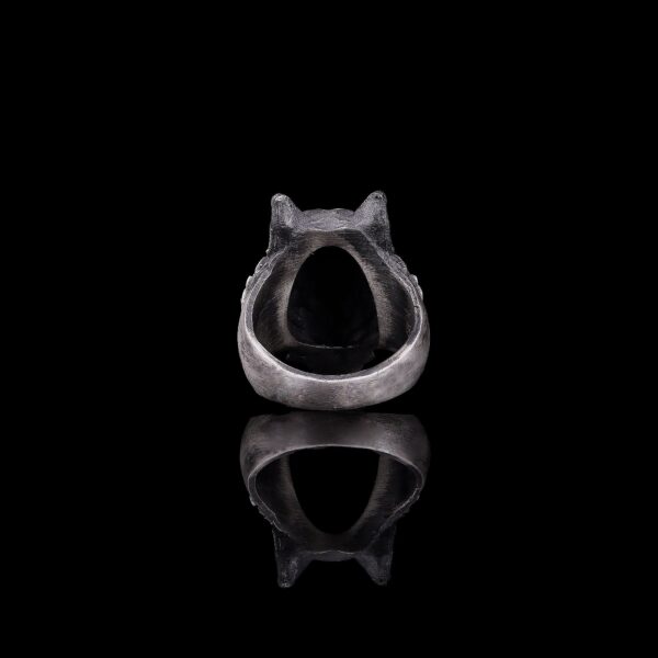 the wolf silver ring is a product of high class craftsmanship and intricate designing. it's solid structure makes it a perfect piece to use as an everyday jewelry to elevate your style. espada silver