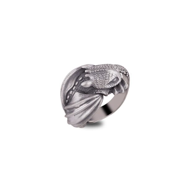 the crawling dragon silver ring is a product of high class craftsmanship and intricate designing. it's solid structure makes it a perfect piece to use as an everyday jewelry to elevate your style. espada silver