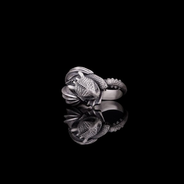 the crawling dragon silver ring is a product of high class craftsmanship and intricate designing. it's solid structure makes it a perfect piece to use as an everyday jewelry to elevate your style. espada silver