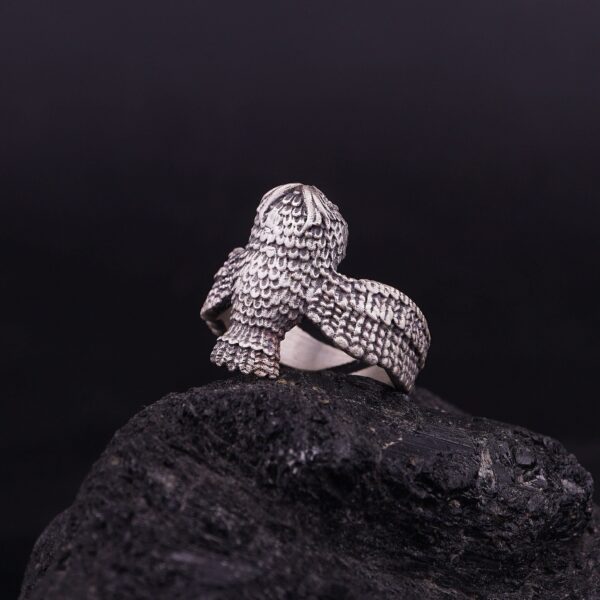 the silver wrap around owl ring is a product of high class craftsmanship and intricate designing.