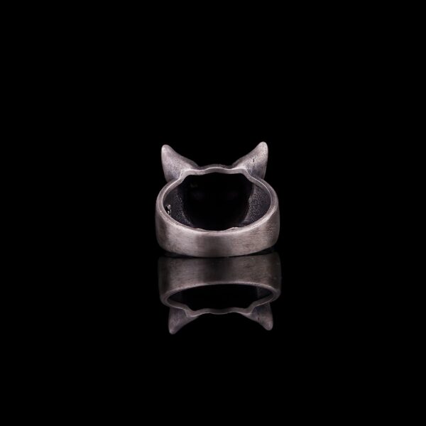 the 3 eyed cat is a product of high class craftsmanship and intricate designing. it's solid structure makes it a perfect piece to use as an everyday jewelry to elevate your style. espada silver