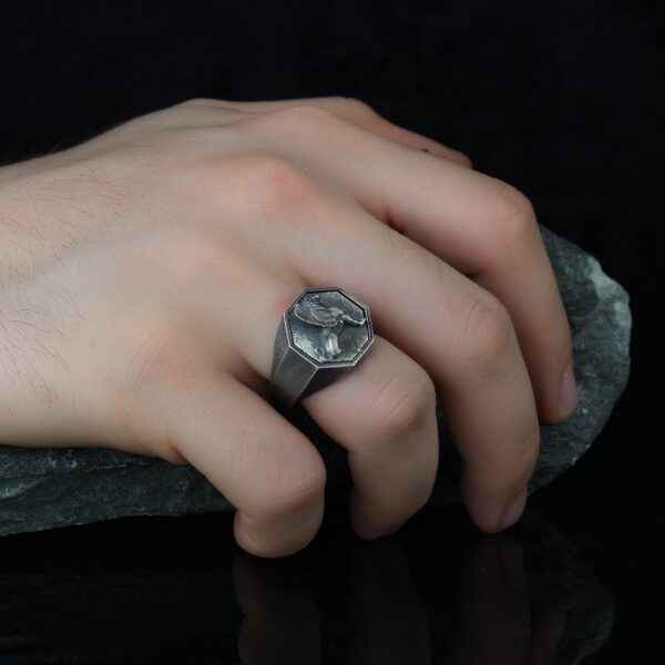 the griffin ring is a product of high class craftsmanship and intricate designing. it's solid structure makes it a perfect piece to use as an everyday jewelry to elevate your style. espada silver