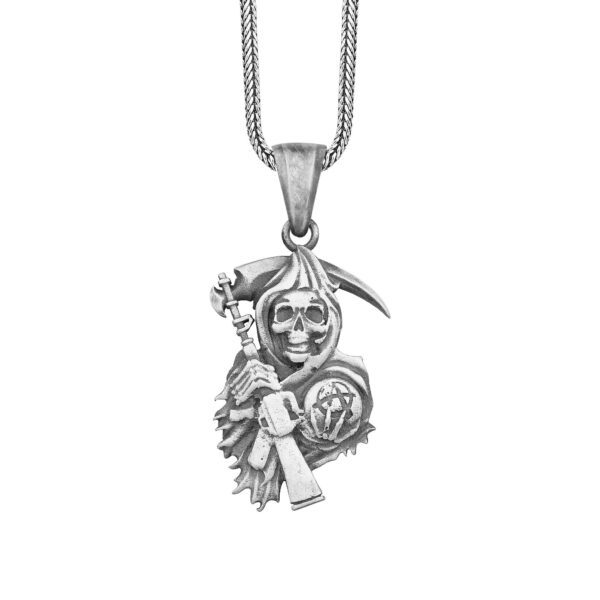 the sons of anarchy skull is a product of high class craftsmanship and intricate designing. it's solid structure makes it a perfect piece to use as an everyday jewelry to elevate your style. espada silver