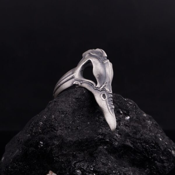 the plague doctor ring sterling silver is a product of high class craftsmanship and intricate designing. it's solid structure makes it a perfect piece to use as an everyday jewelry to elevate your style. espada silver