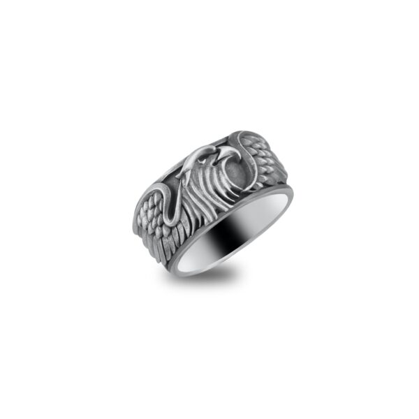 the silver eagle ring is a product of high class craftsmanship and intricate designing. it's solid structure makes it a perfect piece to use as an everyday jewelry to elevate your style. espada silver