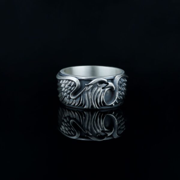 the silver eagle ring is a product of high class craftsmanship and intricate designing. it's solid structure makes it a perfect piece to use as an everyday jewelry to elevate your style. espada silver