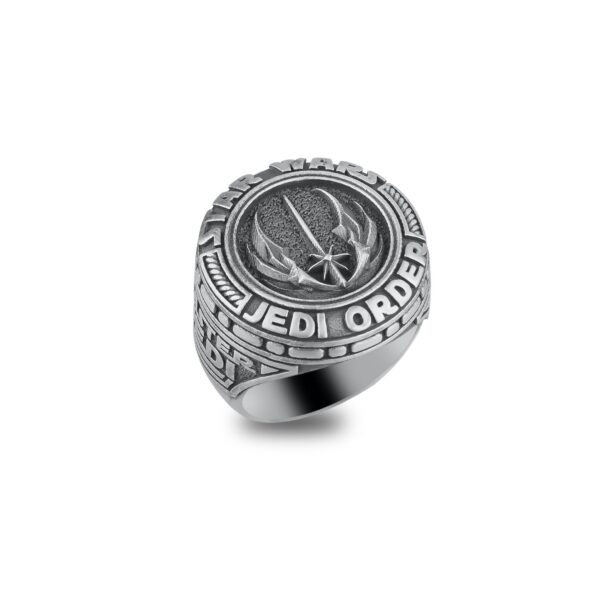 the star wars ring is a product of high class craftsmanship and intricate designing. it's solid structure makes it a perfect piece to use as an everyday jewelry to elevate your style. espada silver