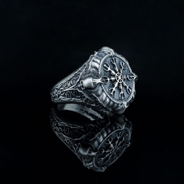 the helm of awe ring is a product of high class craftsmanship and intricate designing. it's solid structure makes it a perfect piece to use as an everyday jewelry to elevate your style. espada silver