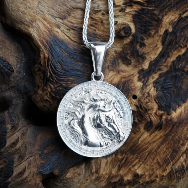 polished brego, horse of aragorn, necklace