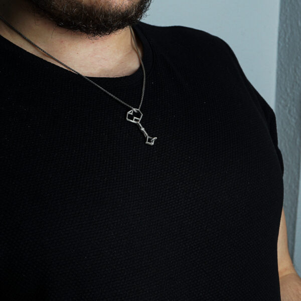 a man wearing dwarf key of erebor necklace